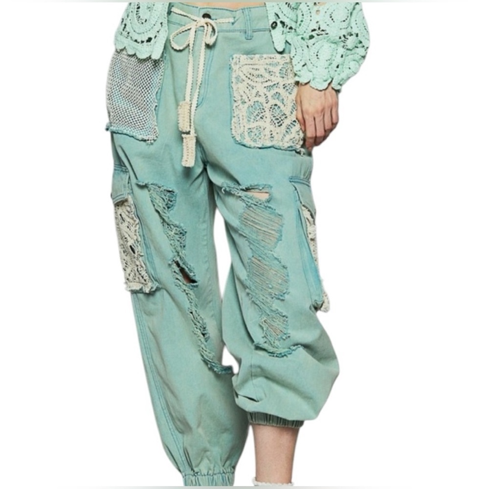 New POL teal/cream lace distressed pants
